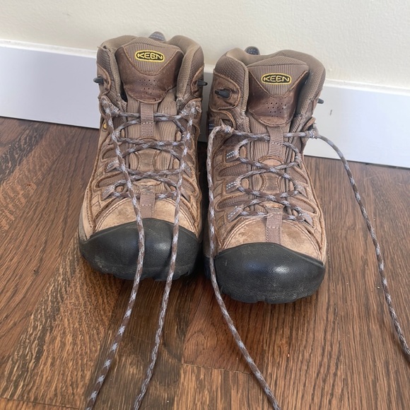 KEEN waterproof hiking boots - Picture 1 of 8